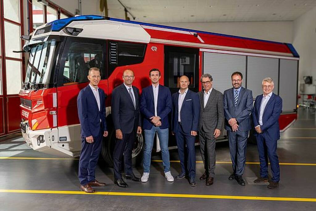 Rosenbauer Konzern begrüßt neuen, starken Investor: Stefan Pierer, Mark Mateschicht, Raiffeisen und Invest AG steigen ein. Fotoquelle: Rosenbauer, © Aussender (01.08.2024) 