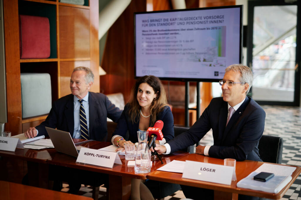 Erste Stiftung AR-Chef Andreas Treichl (links) und VIG-Chef Hartwig Löger (rechts) fordern eine breite, offene Diskussion zur Neuausrichtung des staatlichen Pensionssystems. Vorstellung einer Studie von EcoAustria mit Monika Köppl-Turyna; Foto: Valerie Maltseva (11.09.2024) 