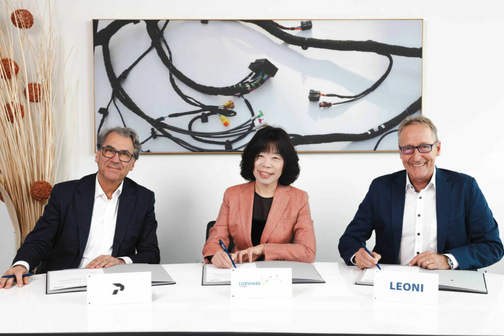 Mit dem Einstieg von LUXSHARE gewinnt die LEONI AG und ihr Geschäftsbereich Wiring Systems Division (WSD) einen weiteren starken Anteilseigner, im Bild: Stefan Pierer, Grace Wang, Klaus Rinnerberger. Foto: Leoni.com, © Aussendung (18.09.2024) 