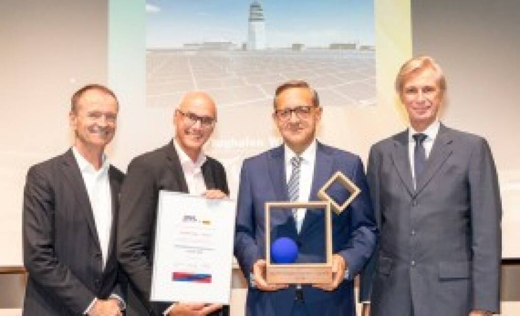 Flughafen Wien gewinnt den Großen Nachhaltigkeitspreis Logistik der BVL Bundesvereinigung Logistik Österreich: v.li.: Christian Plas, Juryvorsitzender BVL Nachhaltigkeitspreis, Peter De Leeuw, Leiter AirportCity Development Flughafen Wien AG, Günther Ofner, Vorstand Flughafen Wien AG und Roman Stiftner, Präsident BVL Österreich (Credit: Flughafen Wien), © Aussendung (08.11.2024) 