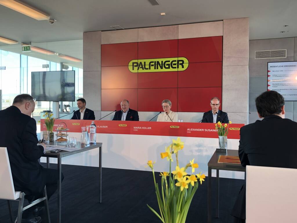 Palfinger Bilanzpressekonferenz am 6.3.2025: CFO Felix Strohbichler, CEO Andreas Klauser, CHRO Maria Koller, COO Alexander Susanek (06.03.2025) 