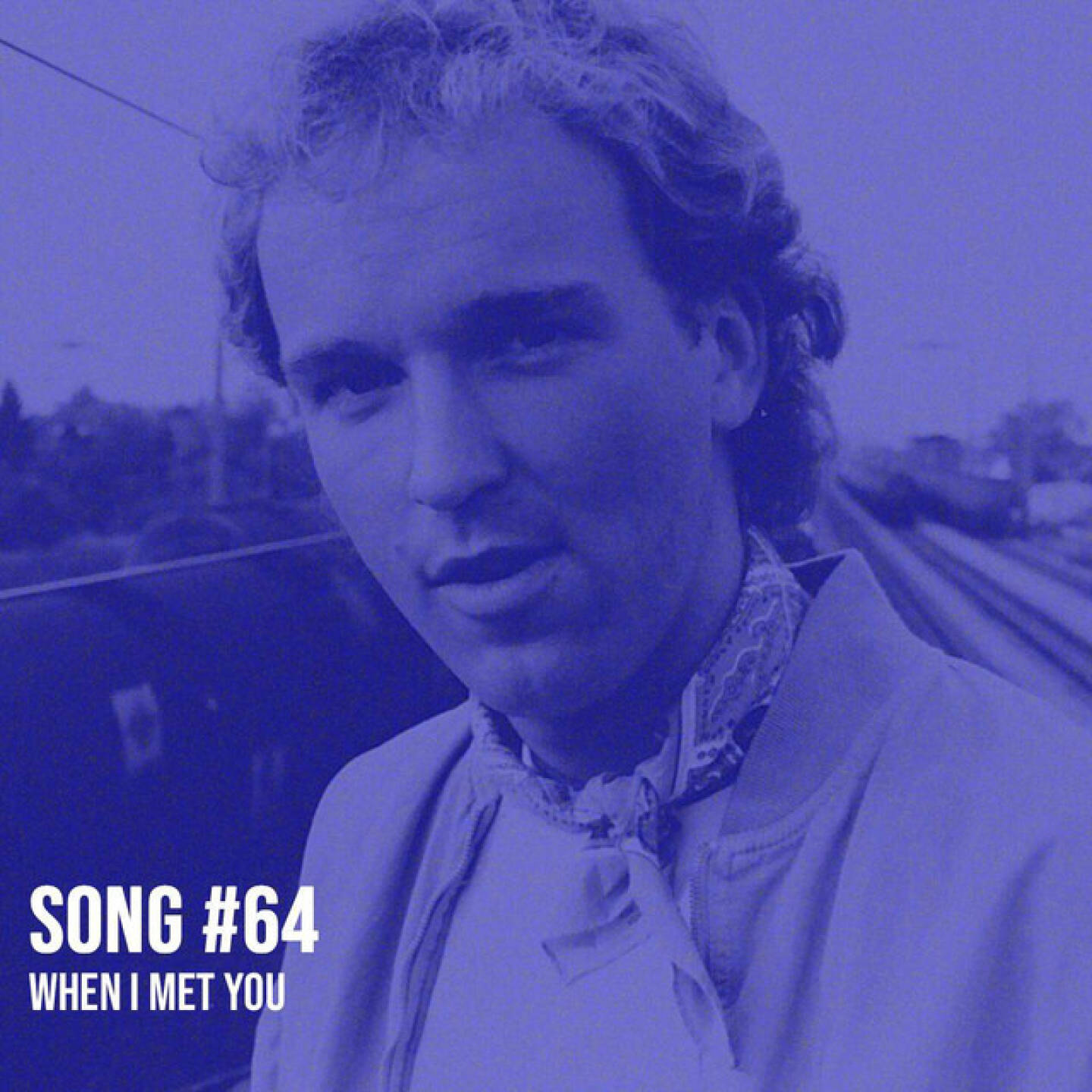 https://open.spotify.com/episode/6YQIWFTe0N1NPUdToDOQEM
Song #64 (teilweise spoken): When I met you - kennt irgendjemand diese Nummer oder ist die von meinem 17jährigen Ich? - <p>Am Super Me Sunday auf audio-cd.at erzähle ich nun auch nach und nach meine musikalischen Wurzeln. Denn ja, im egoth-Verlag wird 2025 ein Buch über mich mit ca. 350 Seiten erscheinen. Dies zum Fanboy-Status in den Bereichen Wiener Börse, Sport, Musik (und mehr). Musik ist mir extrem wichtig, aktiv wie passiv und leider erlaubt Spotify das Publishen von reinen Songs und Eigenkompositionen nicht mehr so wirklich, da braucht man Musiker-Accounts. <br>
<br>
Heute: Ich war seinerzeit in einer Schulband, die weniger Schulband als Zusammenwürfel-Truppe für unser Matura-Konzert war. Und zum Üben hatte ich mir die Schulorgel ausgeborgt und dabei immer wieder aus der Luft mit alten Ghettoblastern aufgenommen (3x übereinander, den Bass a-cappella, man hört es an der Qualität). Was ich nicht mehr weiss: Hab ich das damals selbst komponiert oder einfach nur nachgespielt? Gefunden hab ich via Google nichts, weder beim Text; noch, was die Musik betrifft. Wenn das von mir ist, nehme ich das jetzt mit guten Leuten und ganz anderen musikalischen Möglichkeiten neu auf. Einfach ein Kleinod, eine Erinnerung. Sachdienliche Hinweise erbeten.<br>
<br>
- mehr Songs: <a href=https://www.audio-cd.at/songs target=_blank>https://www.audio-cd.at/songs</a><br>
- Playlist mit ein paar unserer Songs: <a href=https://open.spotify.com/playlist/63tRnVh3aIOlhrdUKvb4P target=_blank>https://open.spotify.com/playlist/63tRnVh3aIOlhrdUKvb4P</a><br>
Bewertungen bei Apple (oder auch Spotify) machen mir Freude: <a href=http://www.audio-cd.at/apple target=_blank>http://www.audio-cd.at/apple</a> <a href=http://www.audio-cd.at/spotify target=_blank>http://www.audio-cd.at/spotify</a><br>
</p>