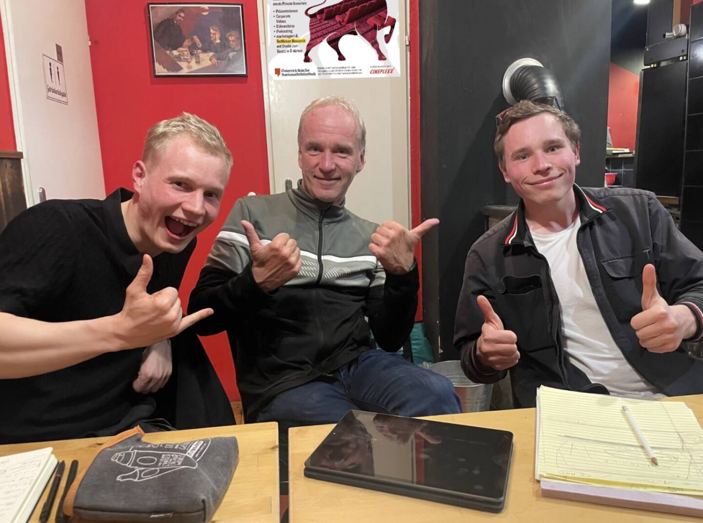 Lenny (li.) und Lauri (re.) Schwieger werden für uns vor Ort die DJs der Company-Präsentationen sein.