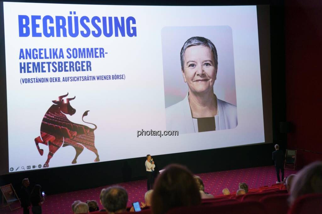 1. Aktientag von Börse Social und Börse Express im Cineplexx Kino, Begrüßung durch Angelika Sommer-Hemetsberger (Vorständin OeKB) (14.05.2025) 