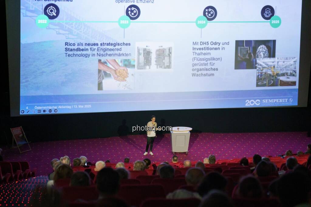 1. Aktientag von Börse Social und Börse Express im Cineplexx Kino, v.li.: Bettina Schragl (IR Semperit) (14.05.2025) 