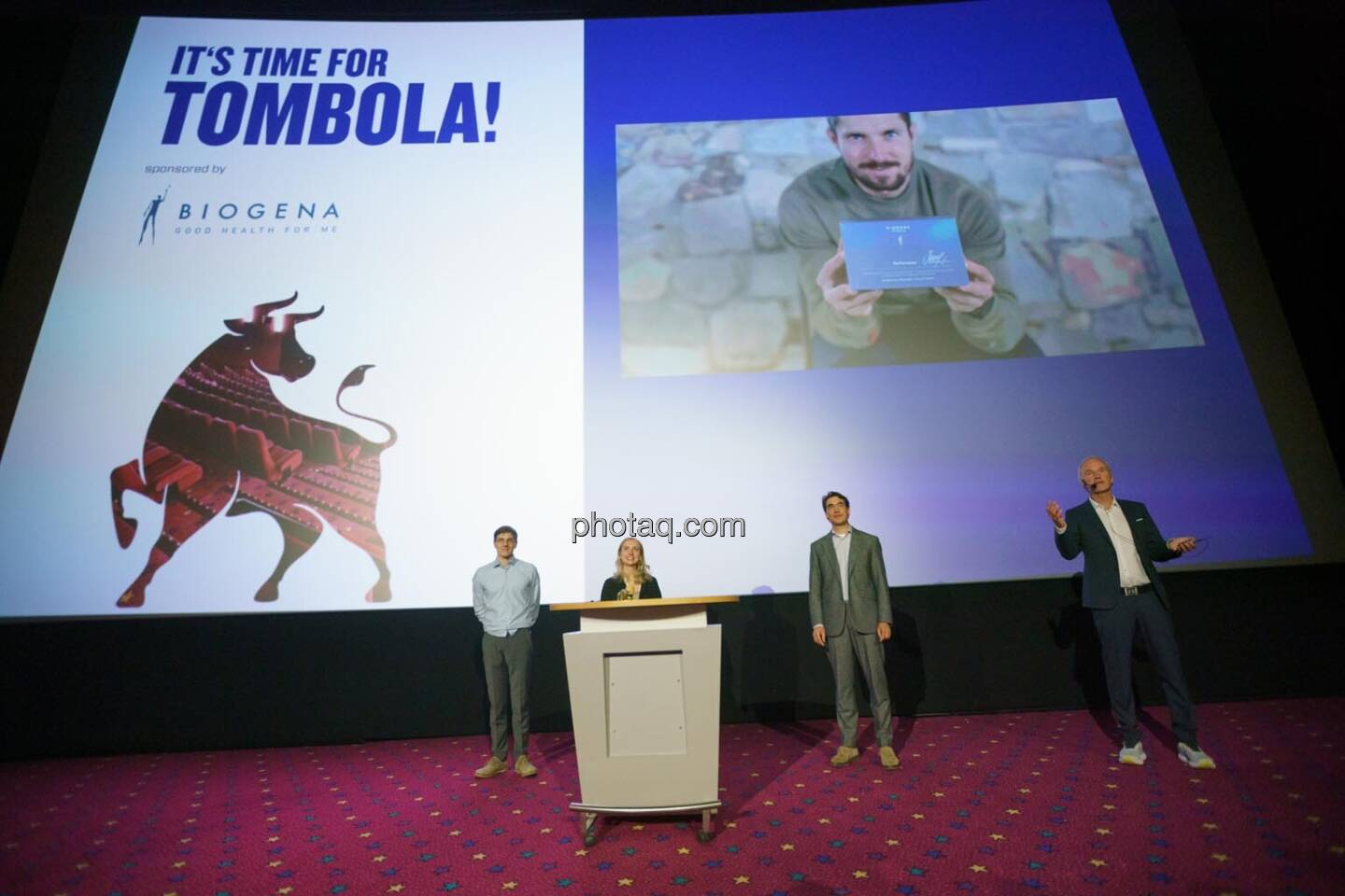 1. Aktientag von Börse Social und Börse Express im Cineplexx Kino, Präsentation EuroTeleSites, Moritz Palmi (IR), Emilie Löblich (IR), Lars Mosdorf (CFO), Christian Drastil (Börse Social, kapitalmarkt-stimme.at)