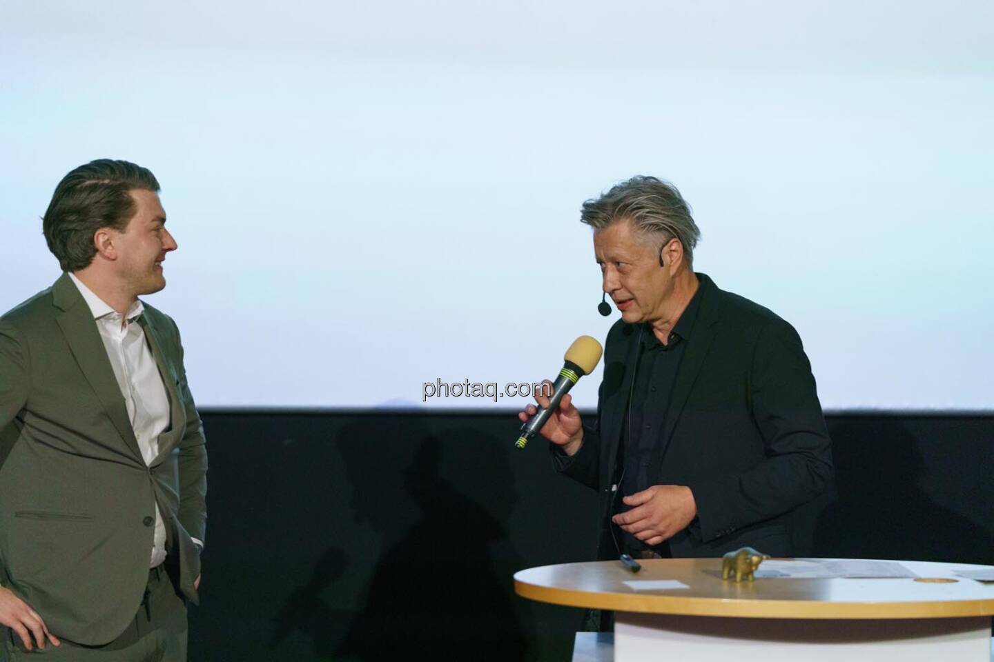 1. Aktientag von Börse Social und Börse Express im Cineplexx Kino, Präsentation UKO Microshops, CEO Moritz Unterkofler, Robert Gillinger (Börse Express)