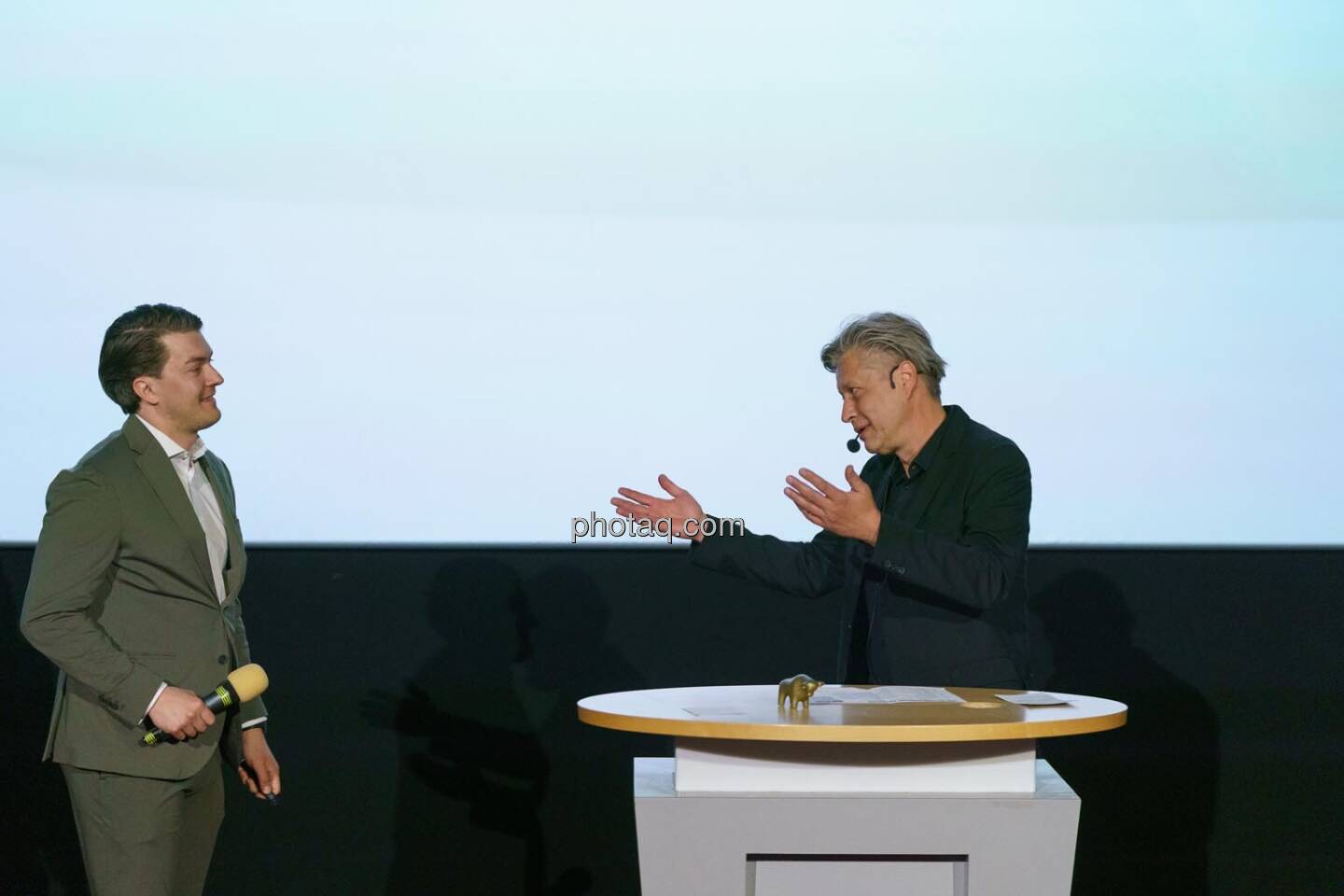 1. Aktientag von Börse Social und Börse Express im Cineplexx Kino, Präsentation UKO Microshops, CEO Moritz Unterkofler, Robert Gillinger (Börse Express)