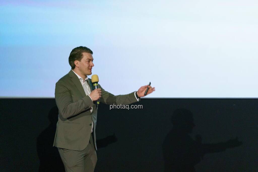 1. Aktientag von Börse Social und Börse Express im Cineplexx Kino, Präsentation UKO Microshops, CEO Moritz Unterkofler (14.05.2025) 