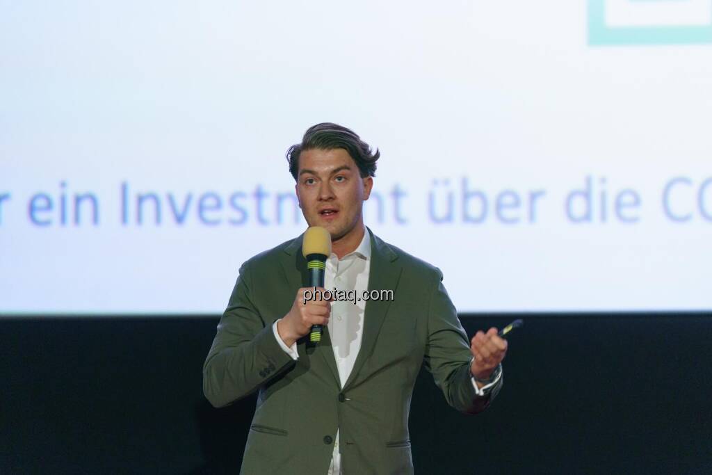 1. Aktientag von Börse Social und Börse Express im Cineplexx Kino, Präsentation UKO Microshops, CEO Moritz Unterkofler (14.05.2025) 