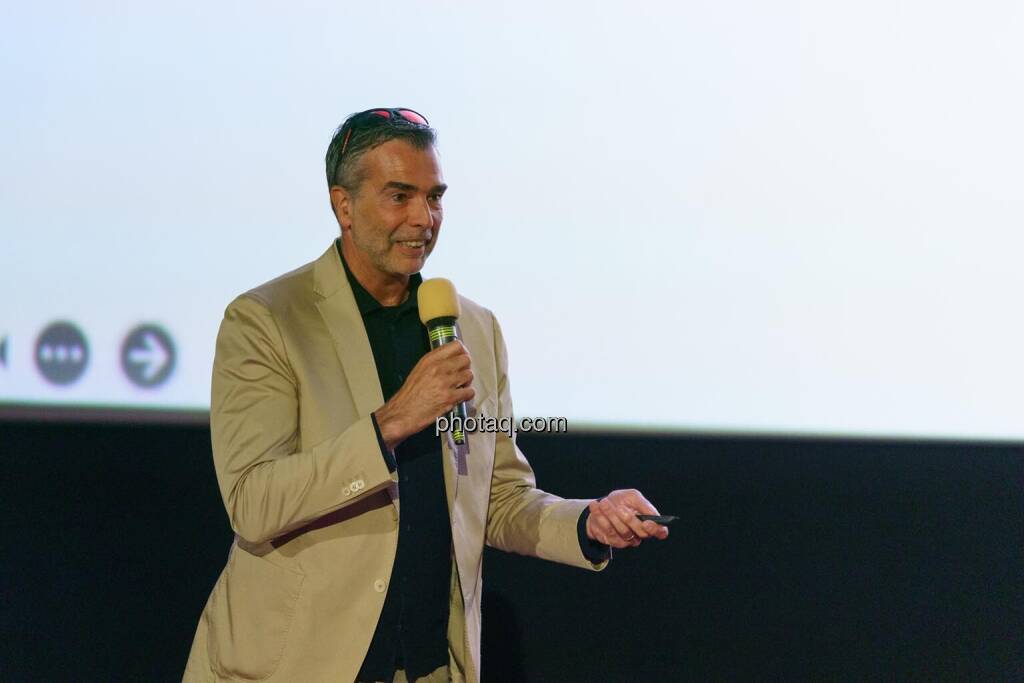 1. Aktientag von Börse Social und Börse Express im Cineplexx Kino, Präsentation ReGuest, CEO Michael Mitterhofer (14.05.2025) 