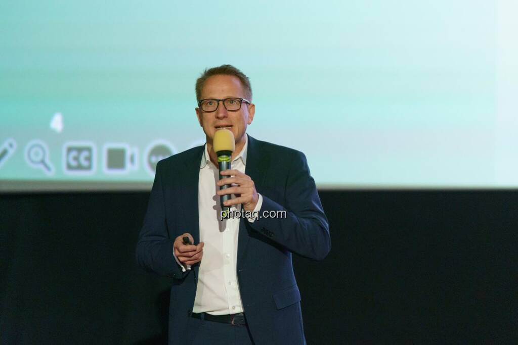 1. Aktientag von Börse Social und Börse Express im Cineplexx Kino, Präsentation Flughafen Wien AG, Bernd Maurer (IR) (14.05.2025) 