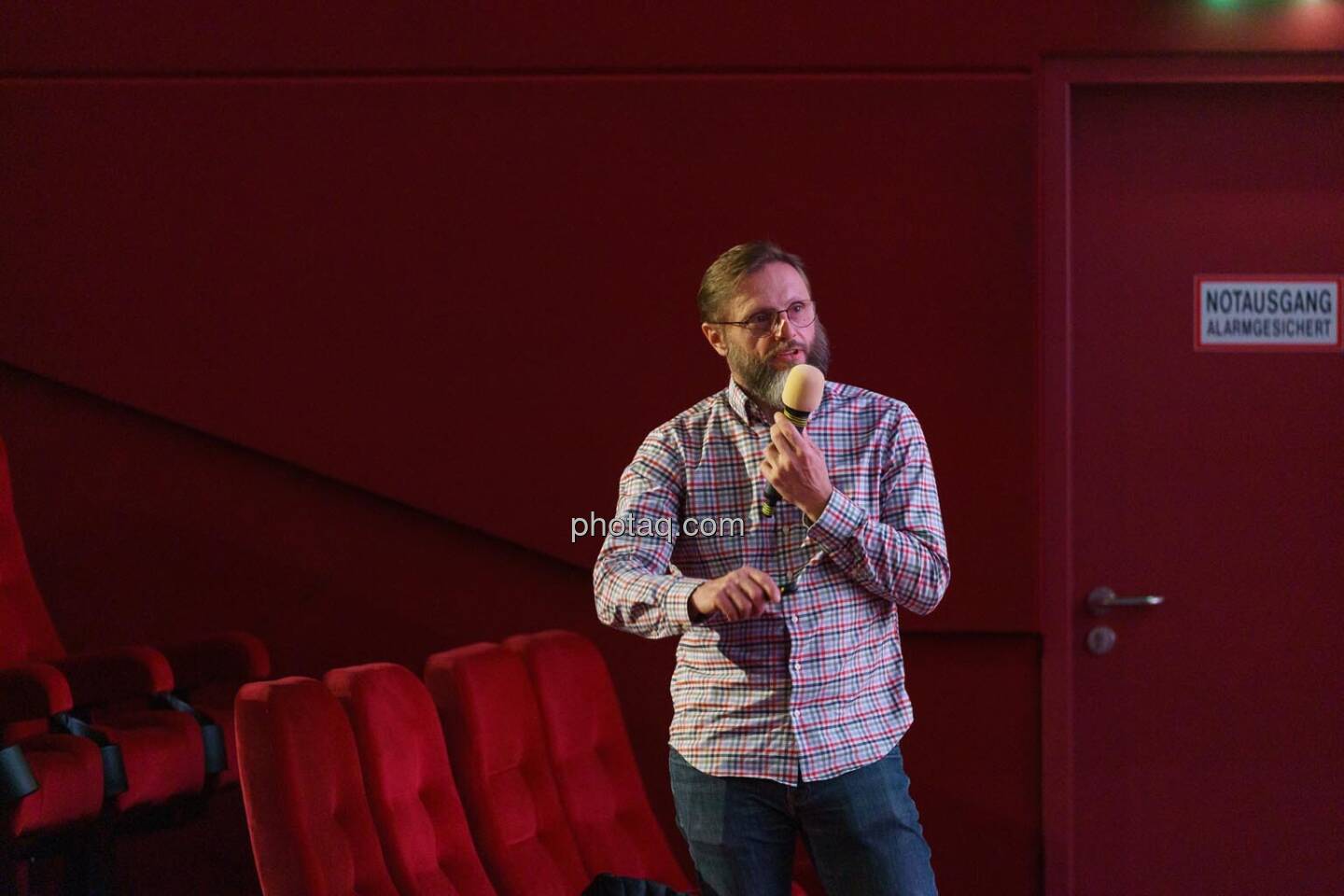 1. Aktientag von Börse Social und Börse Express im Cineplexx Kino, Präsentation wikifolio, Andreas Kern (CEO)