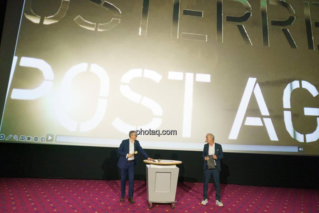 1. Aktientag von Börse Social und Börse Express im Cineplexx Kino, Präsentation Österreichische Post, Harald Hagenauer (IR), Christian Drastil (Börse Social, kapitalmarkt-stimme.at) (14.05.2025) 