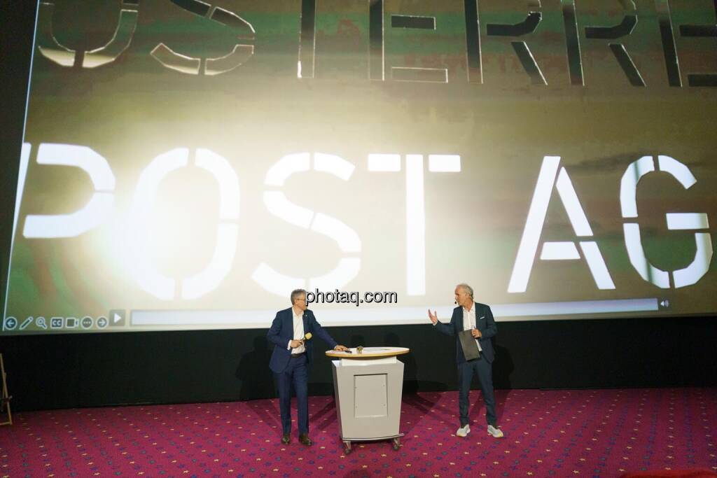 1. Aktientag von Börse Social und Börse Express im Cineplexx Kino, Präsentation Österreichische Post, Harald Hagenauer (IR), Christian Drastil (Börse Social, kapitalmarkt-stimme.at) (14.05.2025) 
