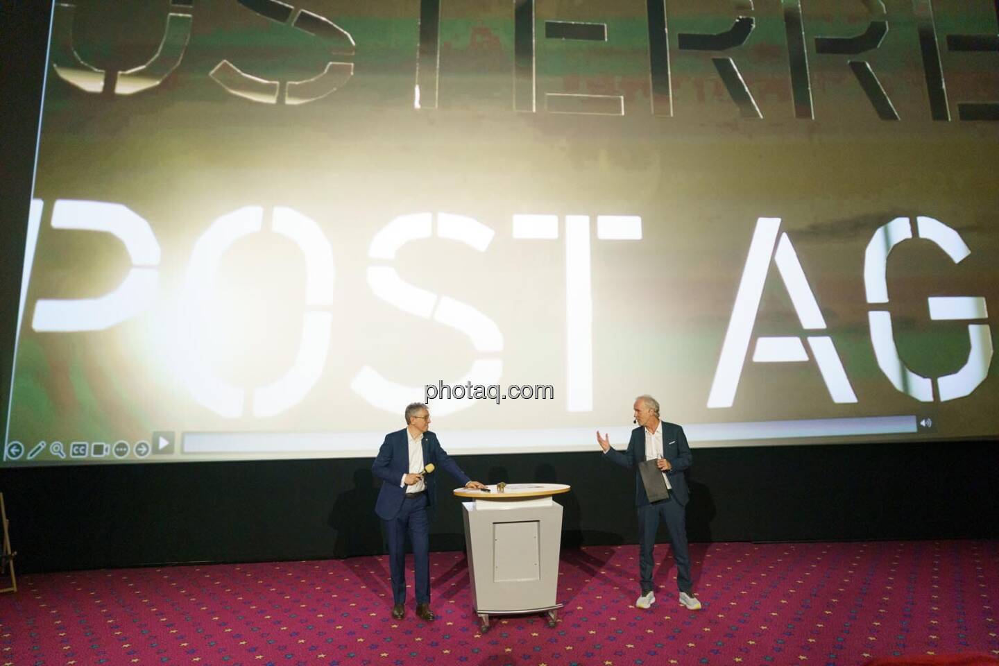 1. Aktientag von Börse Social und Börse Express im Cineplexx Kino, Präsentation Österreichische Post, Harald Hagenauer (IR), Christian Drastil (Börse Social, kapitalmarkt-stimme.at)