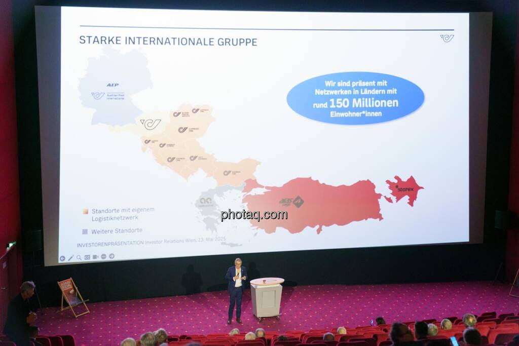 1. Aktientag von Börse Social und Börse Express im Cineplexx Kino, Präsentation Österreichische Post, Harald Hagenauer (IR) (14.05.2025) 