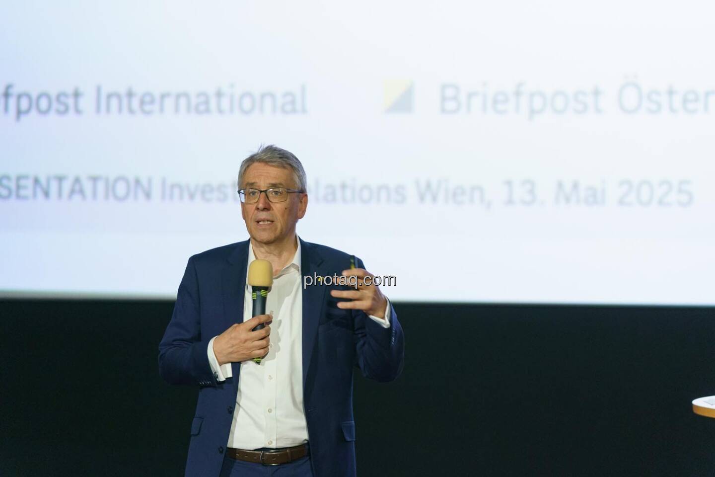 1. Aktientag von Börse Social und Börse Express im Cineplexx Kino, Präsentation Österreichische Post, Harald Hagenauer (IR)