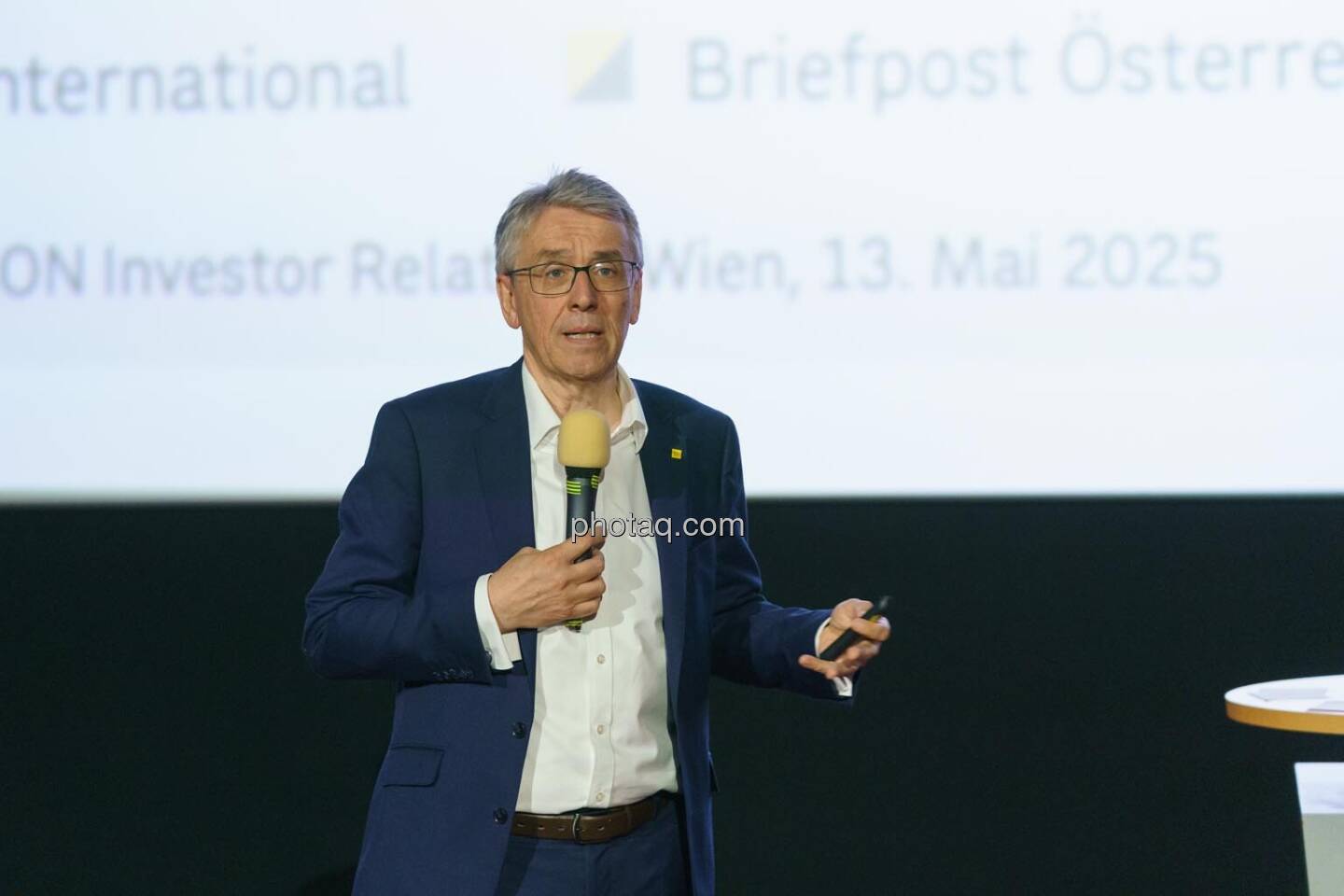 1. Aktientag von Börse Social und Börse Express im Cineplexx Kino, Präsentation Österreichische Post, Harald Hagenauer (IR)