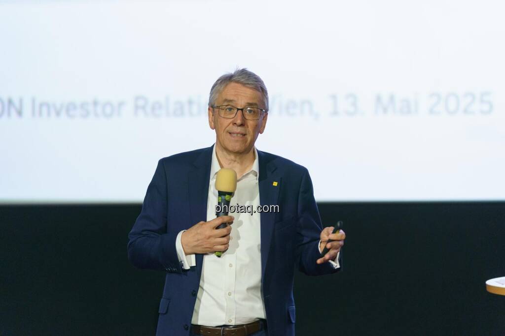 1. Aktientag von Börse Social und Börse Express im Cineplexx Kino, Präsentation Österreichische Post, Harald Hagenauer (IR) (14.05.2025) 