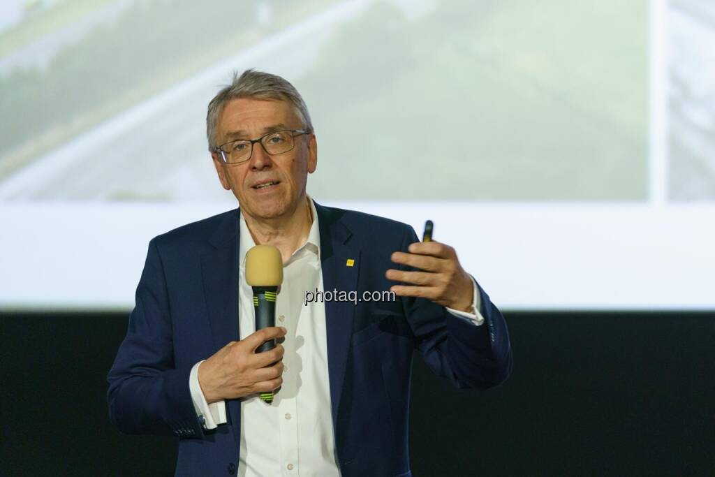 1. Aktientag von Börse Social und Börse Express im Cineplexx Kino, Präsentation Österreichische Post, Harald Hagenauer (IR) (14.05.2025) 