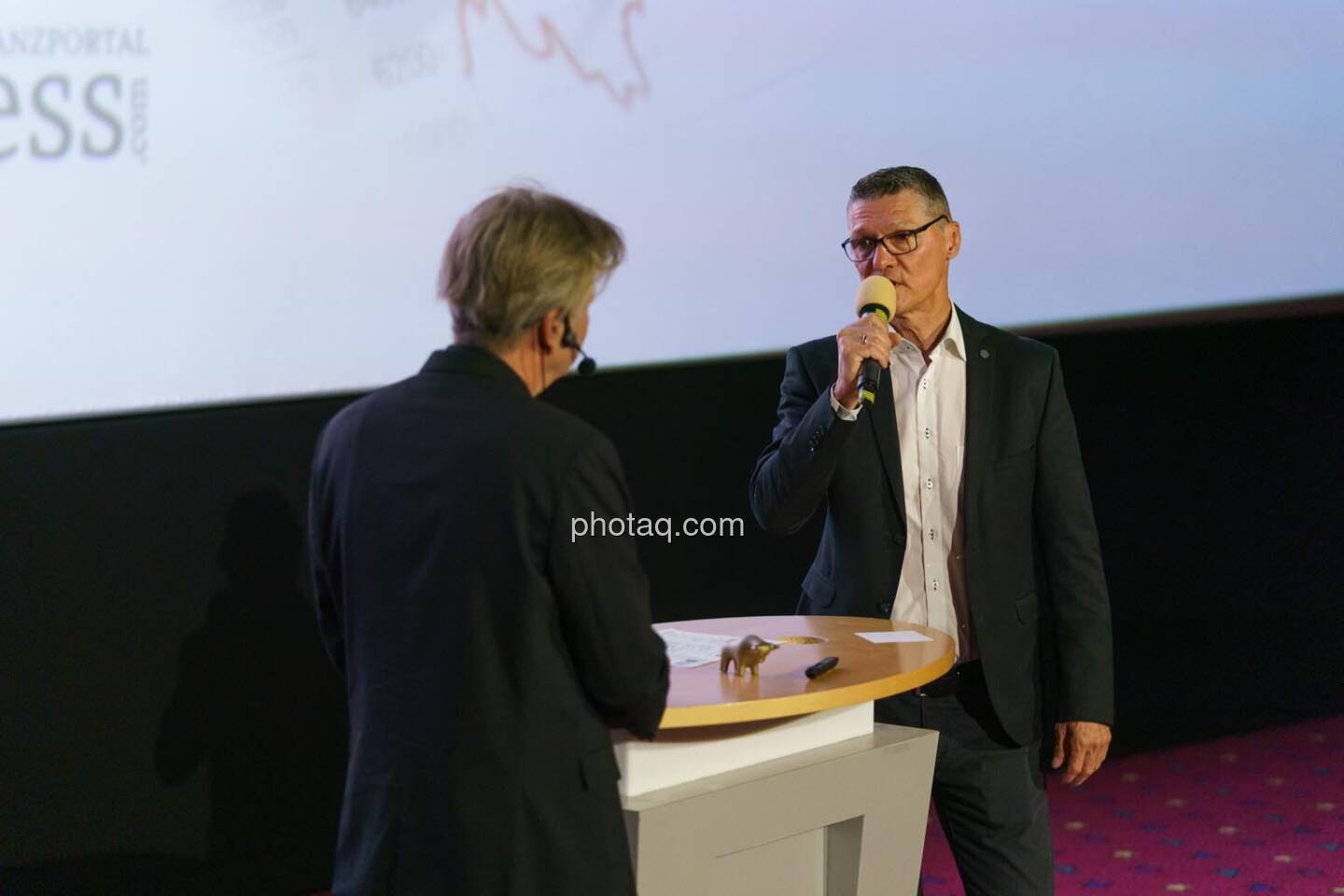 1. Aktientag von Börse Social und Börse Express im Cineplexx Kino, Live Podcast Von Bullen & Bären mit Robert Gillinger (Börse Express) und Harry Schartner (DADAT)