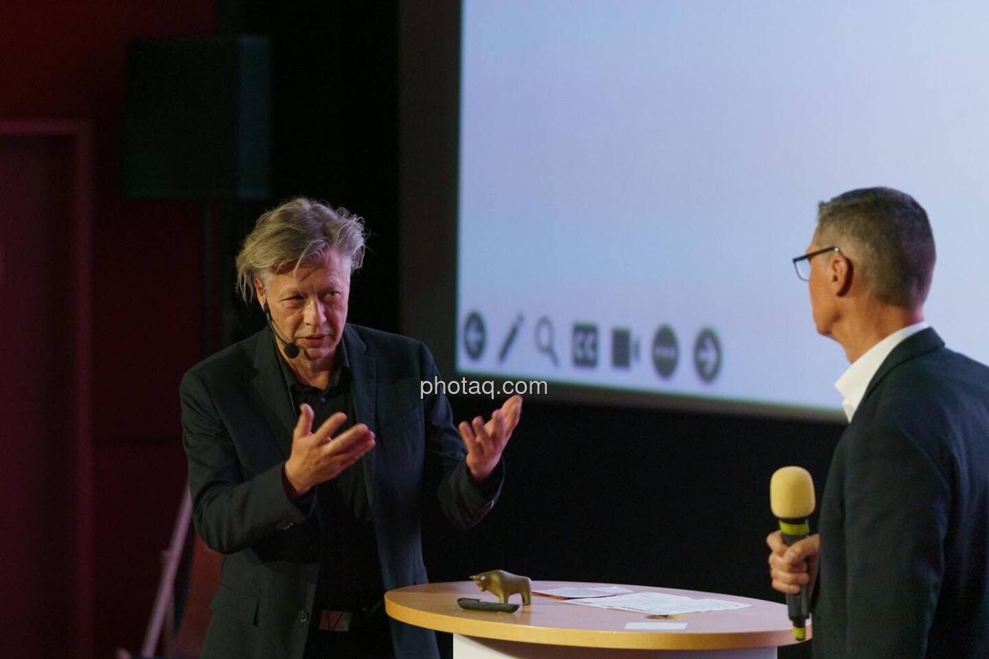 1. Aktientag von Börse Social und Börse Express im Cineplexx Kino, Live Podcast Von Bullen & Bären mit Robert Gillinger (Börse Express) und Harry Schartner (DADAT)