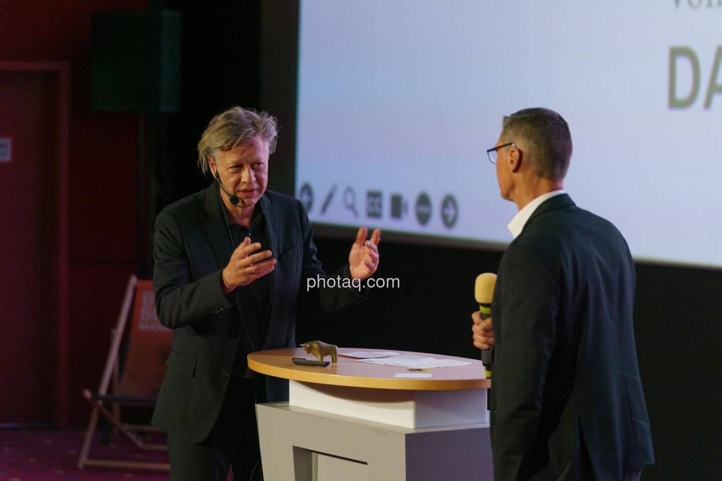 1. Aktientag von Börse Social und Börse Express im Cineplexx Kino, Live Podcast Von Bullen & Bären mit Robert Gillinger (Börse Express) und Harry Schartner (DADAT)