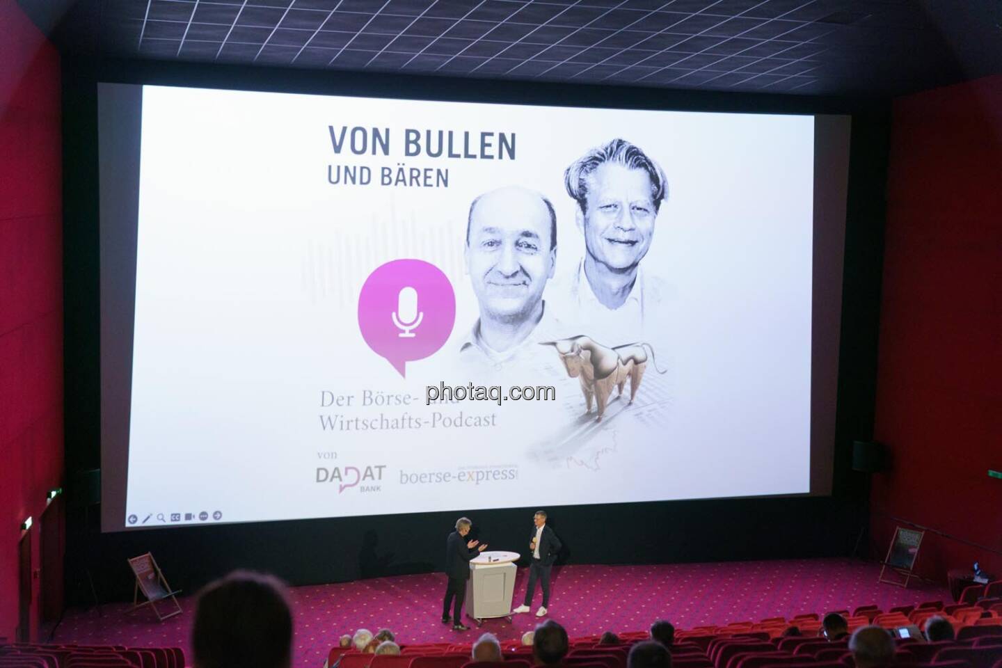 1. Aktientag von Börse Social und Börse Express im Cineplexx Kino, Live Podcast Von Bullen & Bären mit Robert Gillinger (Börse Express) und Harry Schartner (DADAT)