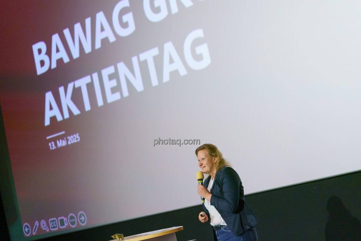 1. Aktientag von Börse Social und Börse Express im Cineplexx Kino, Präsentation BAWAG, Jutta Wimmer (IR)