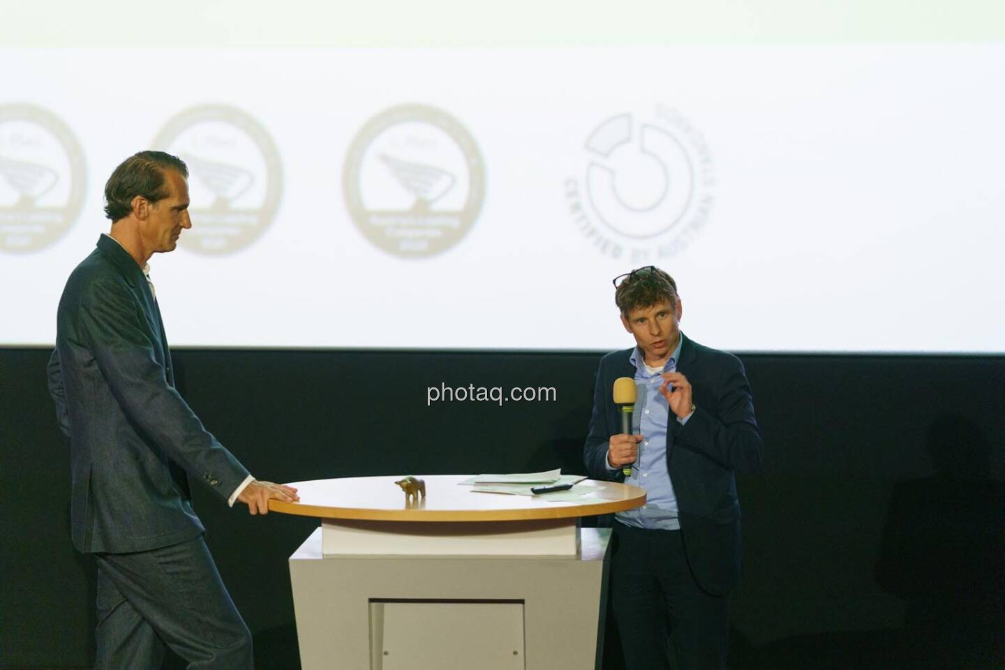 1. Aktientag von Börse Social und Börse Express im Cineplexx Kino, Studienpräsentation von Thomas Schwabl von Marketagent zu Österreichischen Aktien, Inputs von Gunter Deuber (Raiffeisen Research)