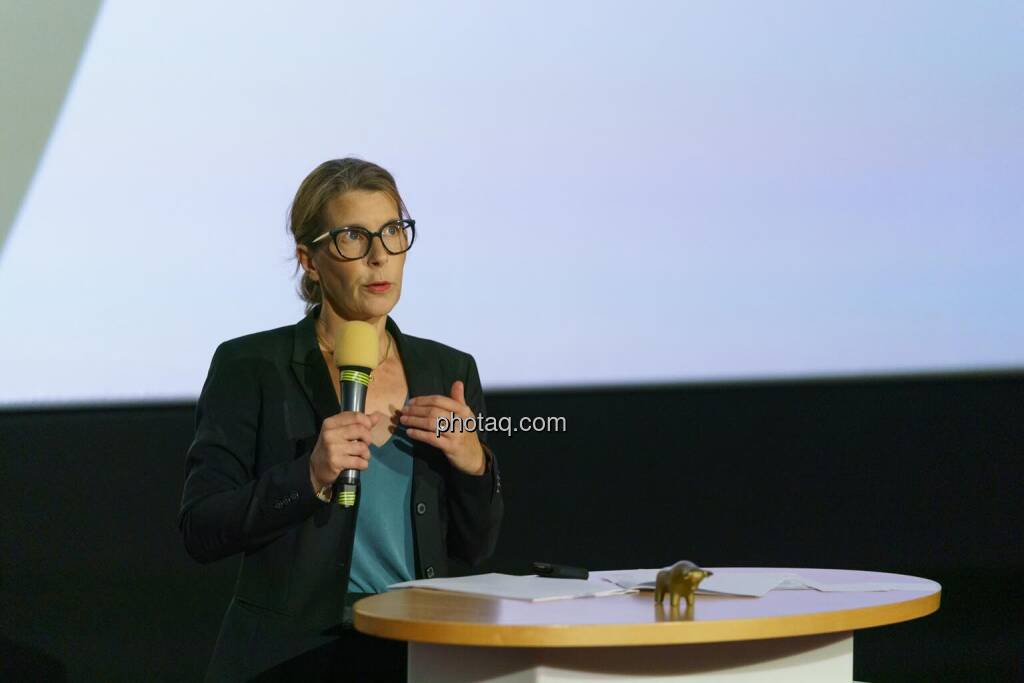 1. Aktientag von Börse Social und Börse Express im Cineplexx Kino, Präsentation wienerberger, Therese Jander (IR) (14.05.2025) 