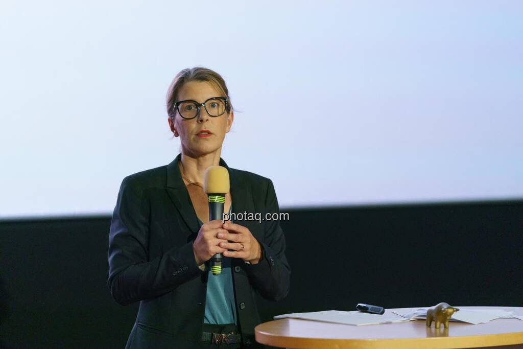 1. Aktientag von Börse Social und Börse Express im Cineplexx Kino, Präsentation wienerberger, Therese Jander (IR) (14.05.2025) 
