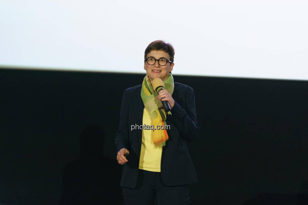 1. Aktientag von Börse Social und Börse Express im Cineplexx Kino, Präsentation VIG, Nina Higatzberger (IR) (14.05.2025) 