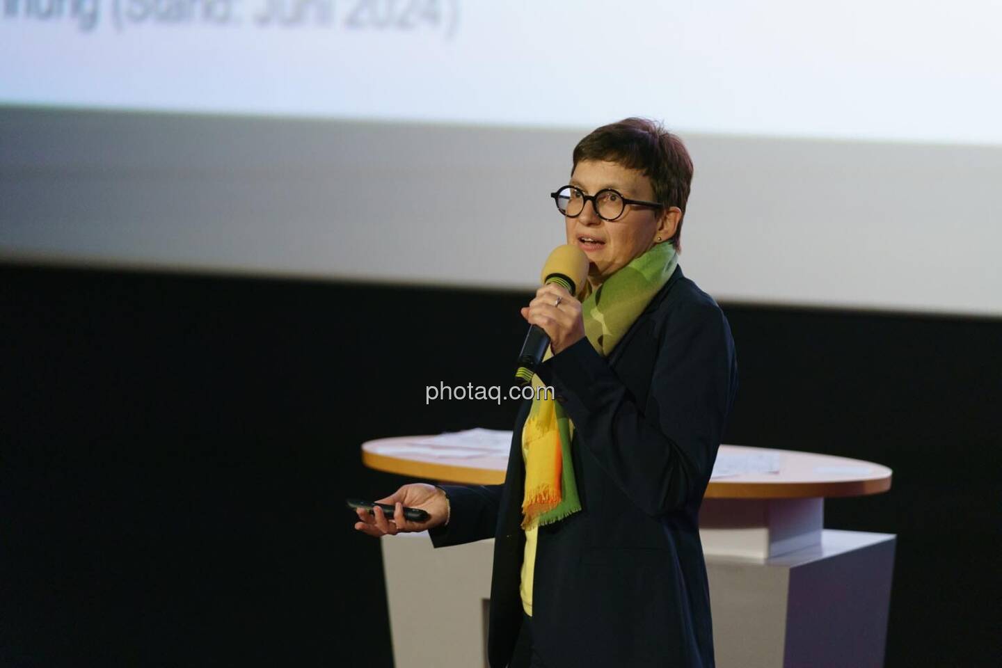 1. Aktientag von Börse Social und Börse Express im Cineplexx Kino, Präsentation VIG, Nina Higatzberger (IR)