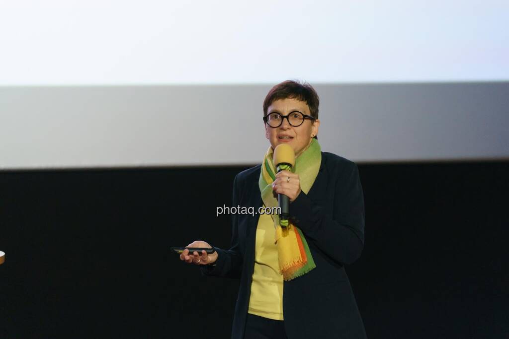 1. Aktientag von Börse Social und Börse Express im Cineplexx Kino, Präsentation VIG, Nina Higatzberger (IR) (14.05.2025) 
