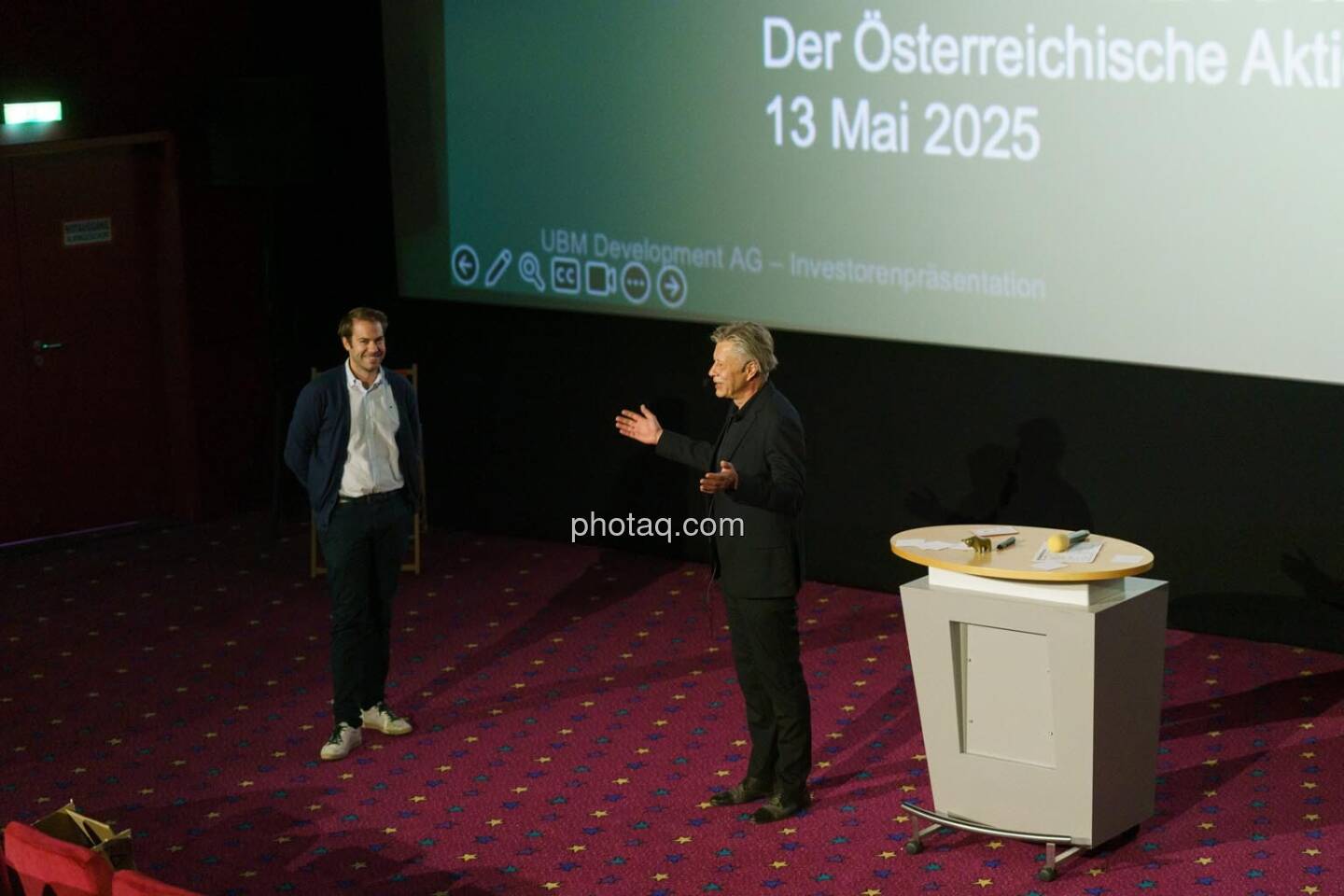 1. Aktientag von Börse Social und Börse Express im Cineplexx Kino, Präsentation UBM, Christoph Rainer (UBM), Robert Gillinger (Börse Express)