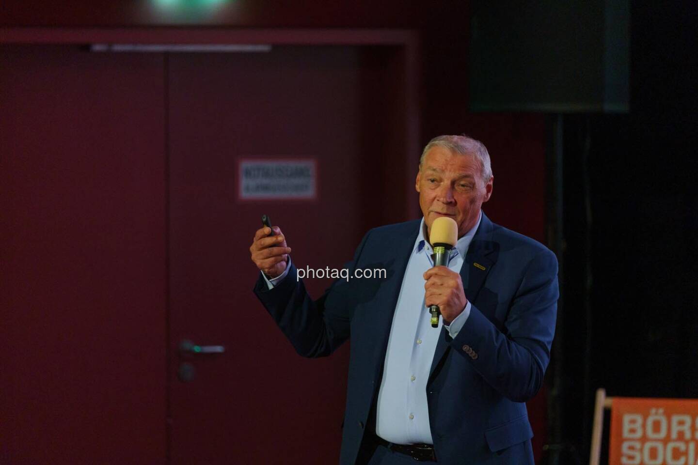 1. Aktientag von Börse Social und Börse Express im Cineplexx Kino, Präsentation Palfinger AG, Hannes Roither (IR)