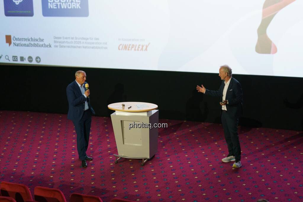 1. Aktientag von Börse Social und Börse Express im Cineplexx Kino, Präsentation Palfinger AG, Hannes Roither (IR), Christian Drastil (Börse Social, kapitalmarkt-stimme.at) (14.05.2025) 