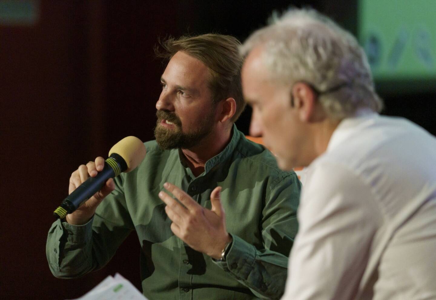 Mit Ritschy Dobetsberger für den Inside Umbrella Podcast in Liegestühlen am 1. Österreichischen Aktientag (Foto: Martina Draper)