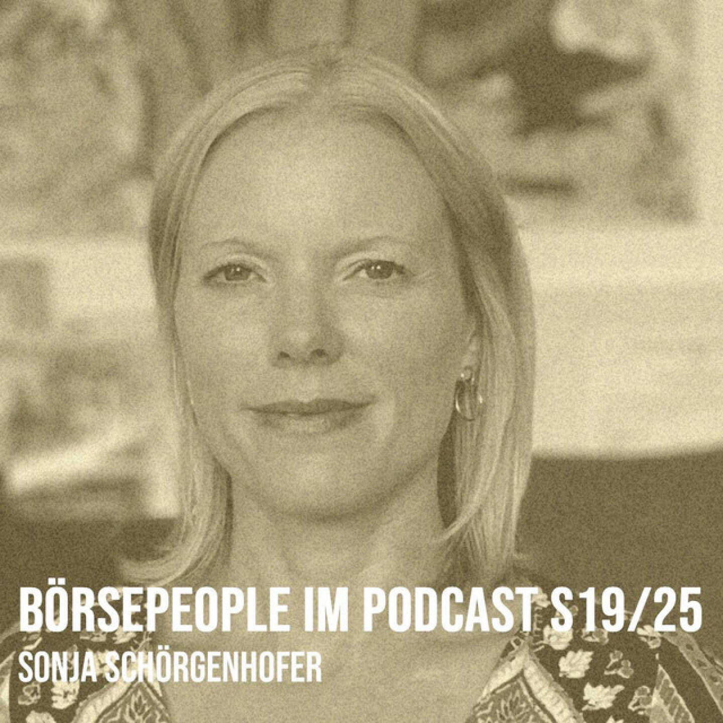 https://open.spotify.com/episode/0RqOPcTjKEHqSb2JkECb1R
B&ouml;rsepeople im Podcast S19/25: Sonja Sch&ouml;rgenhofer - <p>Sonja Sch&ouml;rgenhofer ist Leiterin Marketing & Unternehmenskommunikation bei der Volksbank Wien AG. Zu Beginn erz&auml;hlt sie von ihrem beruflichen Werdegang, der sie von der UEFA &uuml;ber die Pharma- und Kosmetikindustrie bis hin zur Bankenbranche gef&uuml;hrt hat. Sonja spricht au&szlig;erdem &uuml;ber den spannenden Weg, der derzeit vor dem Volksbanken-Verbund liegt: Die Zeichen stehen auf Wachstum &ndash; und genau jetzt nutzt der Volksbanken-Verbund die Gelegenheit, sich strategisch neu zu positionieren und die Marke Volksbank nachhaltig zu st&auml;rken. Im Zentrum dieser Entwicklung steht das genossenschaftliche Prinzip, das seit jeher die DNA der Volksbanken pr&auml;gt. Dies in moderner Interpretation, zukunftsorientiert und man will n&auml;her denn je am Menschen sein. Und ein Spoiler zu all den Spoilern: Im September wird es ein Update mit der Volksbank Wien geben und dann wird einiges aufgel&ouml;st. Und ich selbst konnte meinen Botschafter der Leidenschaft, den ich von Alfred Gusenbauer bekommen hatte, unterbringen.<br>
<br>
<a href=https://www.volksbank.at target=_blank>https://www.volksbank.at.</a><br>
<a href=https://jobs.volksbank.at target=_blank>https://jobs.volksbank.at</a><br>
<br>
About: Die Serie B&ouml;rsepeople des Podcasters Christian Drastil, der im Q4/24 in Frankfurt als Finfluencer & Finanznetworker #1 Austria ausgezeichnet wurde, findet im Rahmen von <a href=http://www.audio-cd.at target=_blank>http://www.audio-cd.at</a> und dem Podcast Audio-CD.at Indie Podcasts statt.  Es handelt sich dabei um typische Personality- und Werdegang-Gespr&auml;che. Die Season 19 umfasst unter dem Motto &bdquo;25 B&ouml;rsepeople&ldquo; 25 Talks. Presenter der Season 19 ist die Volksbank <a href=https://www.volksbank.at target=_blank>https://www.volksbank.at.</a> Welcher der meistgeh&ouml;rte B&ouml;rsepeople Podcast ist, sieht man unter <a href=http://www.audio-cd.at/people target=_blank>http://www.audio-cd.at/people.</a> Der Zwischenstand des laufenden Rankings ist tagesaktuell um 12 Uhr aktualisiert.<br>
<br>
Bewertungen bei Apple (oder auch Spotify) machen mir Freude: <a href=http://www.audio-cd.at/spotify target=_blank>http://www.audio-cd.at/spotify</a> , <a href=http://www.audio-cd.at/apple target=_blank>http://www.audio-cd.at/apple</a> .<br>
</p>