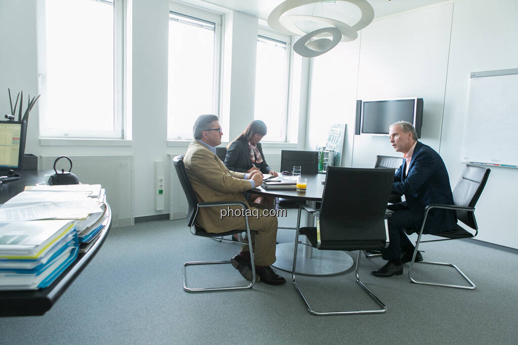Karl-Heinz Strauss (Porr AG), Gabriele Al-Wazzan (Porr AG), Christian Drastil, © finanzmarktfoto.at/Martina Draper (12.09.2013) 