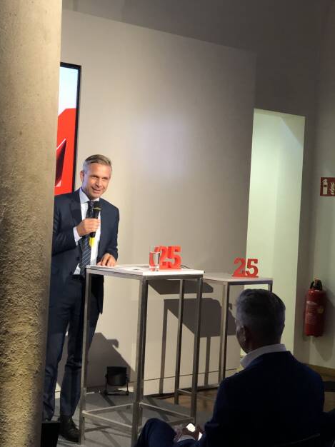 A1 Telekom Austria Group feiert 25jähriges Börsenjubiläum: Bundesminister Wolfgang Hattmannsdorfer hielt eine Keynote, er will Österreich zurück auf die Überholspur bringen. Foto: Börse Social (24.09.2025) 