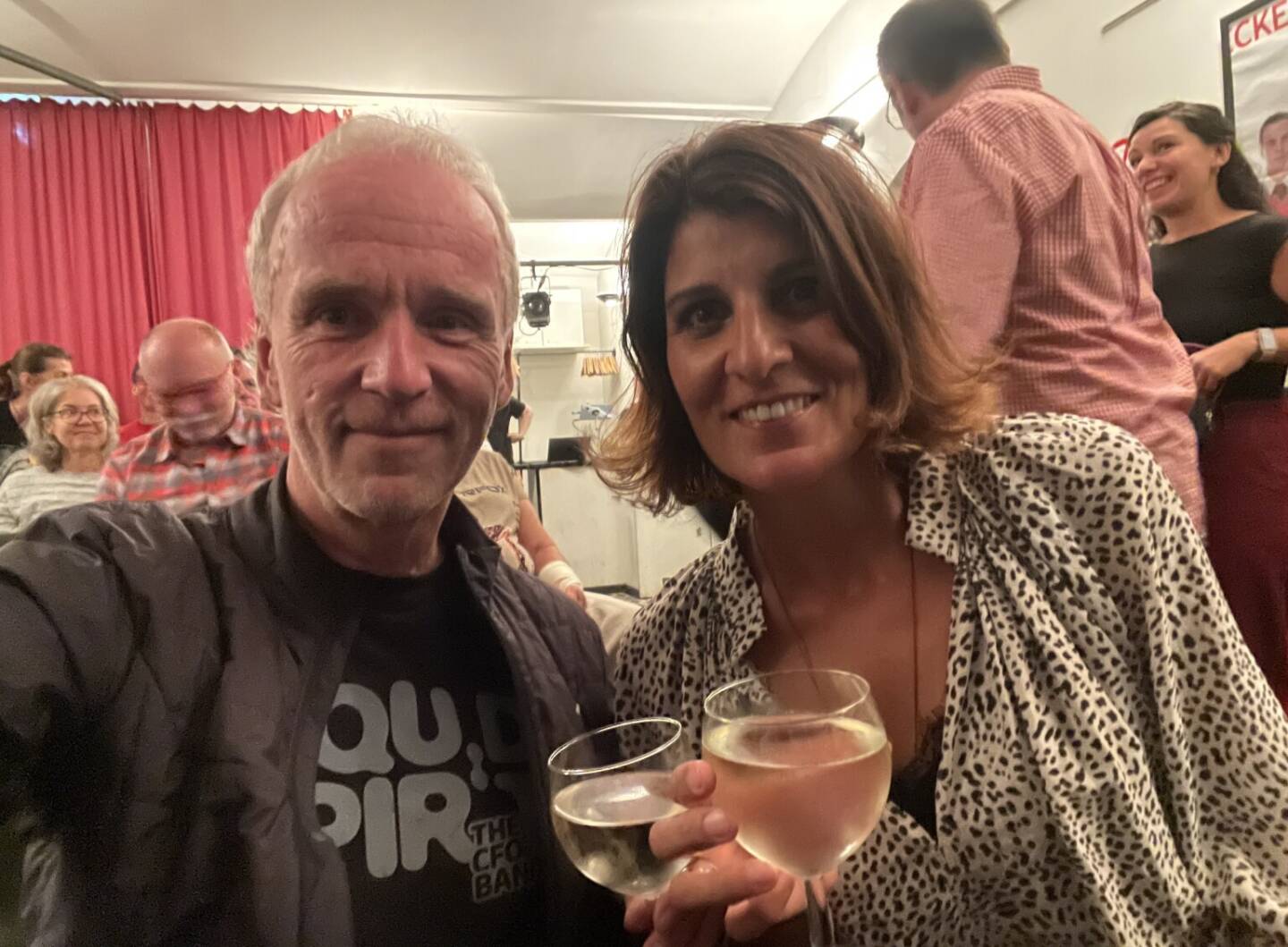 Mit Alexandra Schneider bei der Premiere von Sonja Minar mit dem Kabarettprogramm 1+1 gratis im Theater am Alsergrund