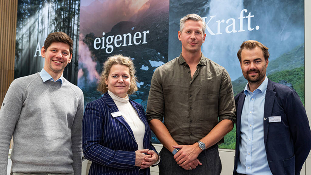 VERBUND erwirbt Projektrechte für Windpark-Standorte im Hochsauerlandkreis von ENOVA, Bild von links: René Meyer (Head of Investment & Portfolio Management bei ENOVA), Dörte Zink (Geschäftsführerin von VERBUND Green Power Deutschland GmbH), Hauke Brümmer (CEO von ENOVA) und Lucas Friedrich (Leiter Projektentwicklung bei VERBUND Green Power Deutschland GmbH). / ©: VERBUND, © Aussendung (18.11.2025) 