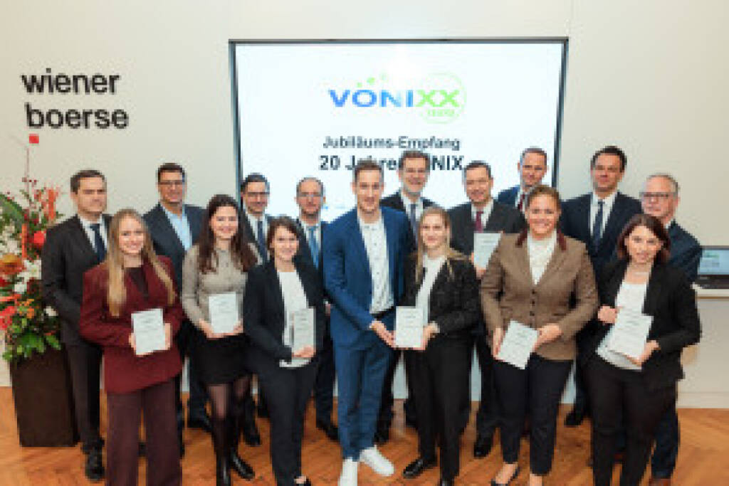 20 Jahre VÖNIX - VÖNIX Partner und All Time Index Members Erste Group Bank AG, EVN AG, Lenzing AG, Palfinger AG, Rosenbauer International AG, Verbund AG, Vienna Insurance Group AG und Wienerberger AG. (C VBV / Felten), © Aussendung (19.11.2025) 