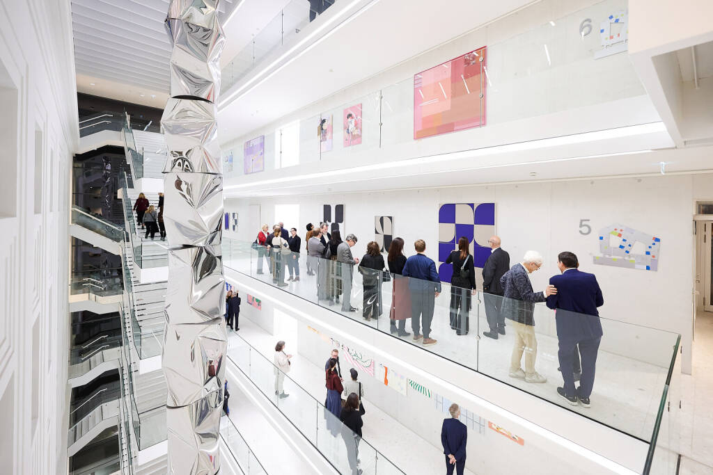 POST ÖFFNET UNTERNEHMENSZENTRALE FÜR KUNSTBEGEISTERTE: Die Kunstwerke in der Unternehmenszentrale der Post können zukünftig einmal im Quartal kostenlos öffentlich besichtigt werden. © Österreichische Post AG, &copy; Aussender (11.12.2025) 