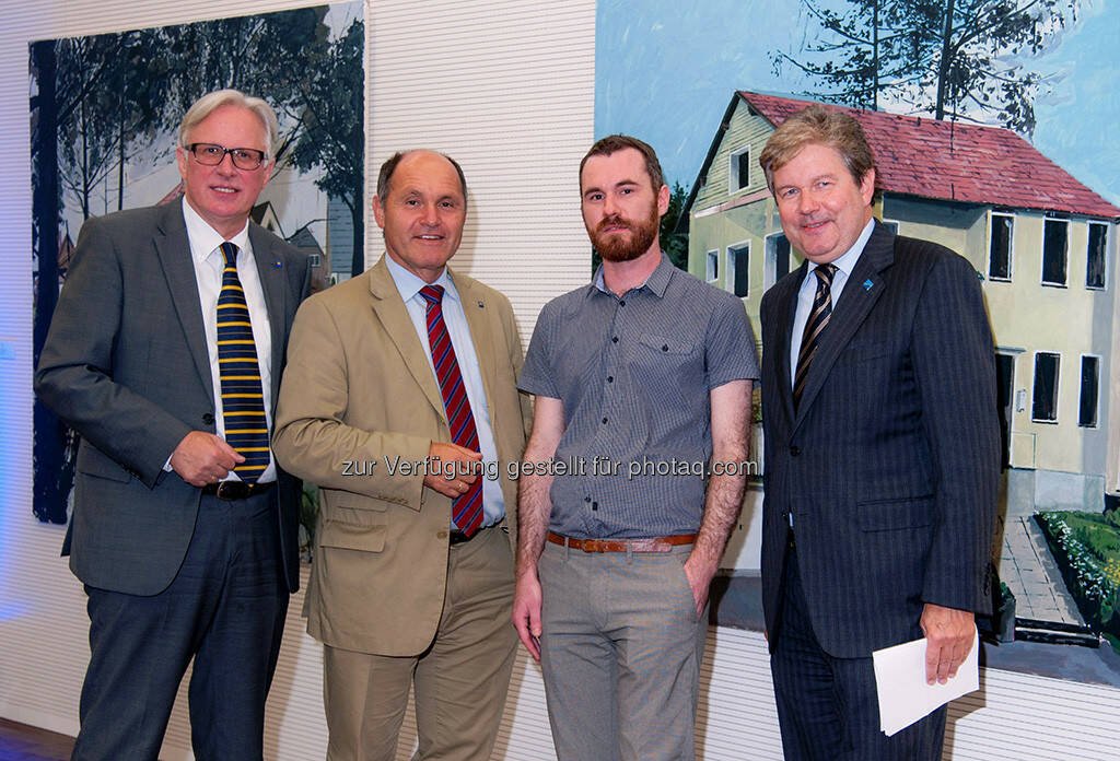 Freuten sich über die Eröffnung der zweiten Hypo NÖ Young Art Collection-Vernissage: Carl Aigner (Direktor NÖ Landesmuseum), Wolfgang Sobotka (Landeshauptmann-Stv. NÖ), Alfons Pressnitz (Künstler), Peter Harold (Generaldirektor Hypo NÖ Gruppe) (Bild: Hypo NÖ) (13.09.2013) 