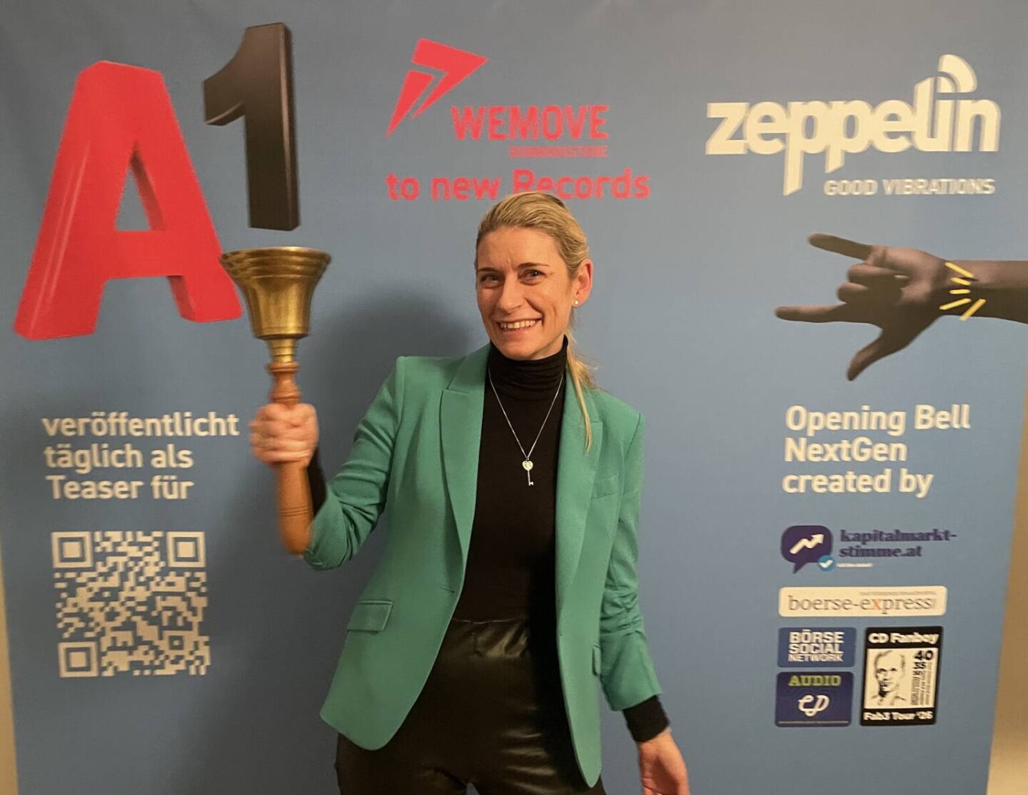 Claudia Eder, Managing Director der Asfinag Maut Service Gesellschaft, l&auml;utet eine weitere Opening Bell f&uuml;r unseren Manager:innen-Weihnachtsong, der dieser Tage Gast f&uuml;r Gast eingesungen wird und n&auml;chste Woche gepublished.