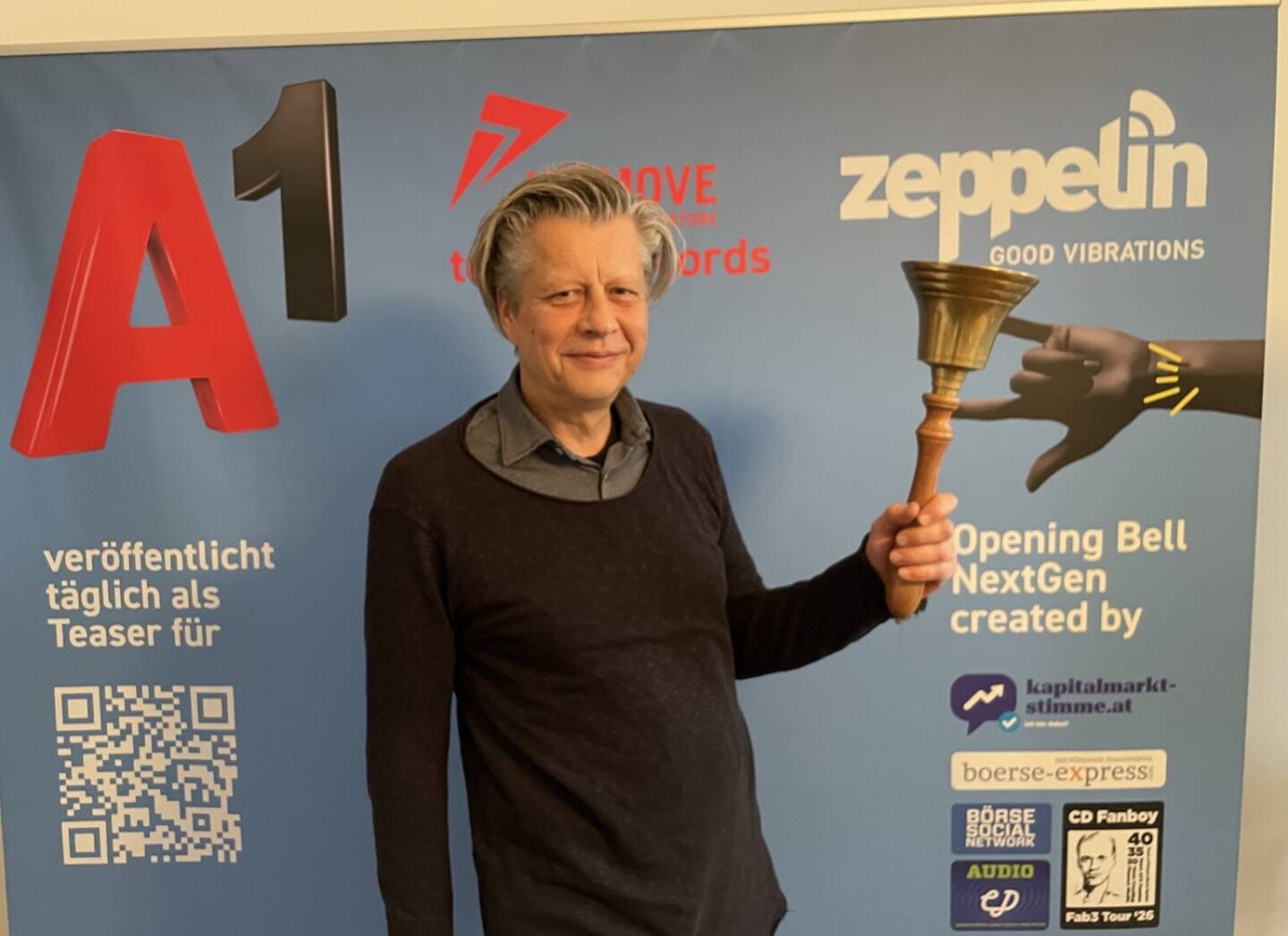 Robert Gillinger l&auml;utet die Opening Bell f&uuml;r Montag. Mit dem B&ouml;rse Express ist er nat&uuml;rlich wieder unser 50:50-Partner beim 2. &Ouml;sterreichischen Aktientag (http://www.boersentag.at) am 14. M&auml;rz sowie auch beim Golden Finance Cut am 13. M&auml;rz 2026: Reicht eure Filme/Videos ein, lasst euch feiern und schaut nachher mit uns zum Ausklang dieses B2B-Main-Events Freitag, der 13. in der Original-Version. Freilich sind aber eure Werke f&uuml;r die Live-Jury das Hauptprogramm. Weitere Details und Einreichgeb&uuml;hren nennen wir im Podcast unter https://audio-cd.at/page/podcast/8240/ Location wird wieder das Cineplexx Village in 1030 Wien sein.
Visual: https://photaq.com/page/pic/98468/
Infos: christian.drastil@audio-cd.at bzw. robert.gillinger@boerse-express.com
